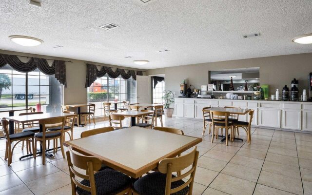 Quality Inn Clute Freeport