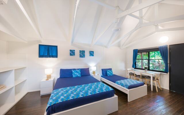 Magnums Airlie Beach
