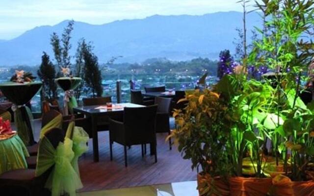 Courtyard Hotel @ 1Borneo