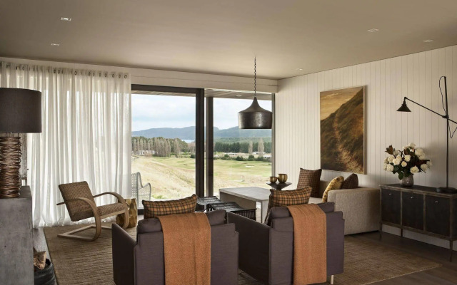 Kinloch Manor & Villas