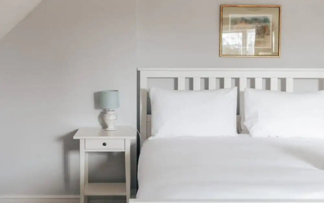 Waterfront Retreat in Hambleden