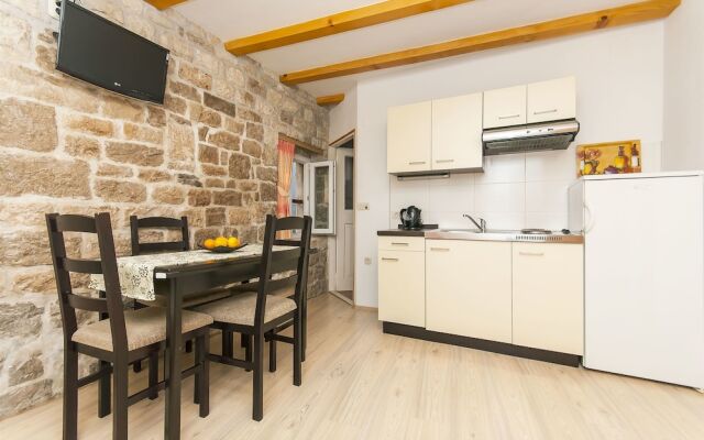 Apartment and Room Ivica