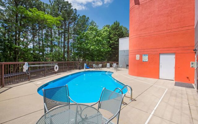 Budgetel Inns & Suites - Atlanta Galleria Stadium