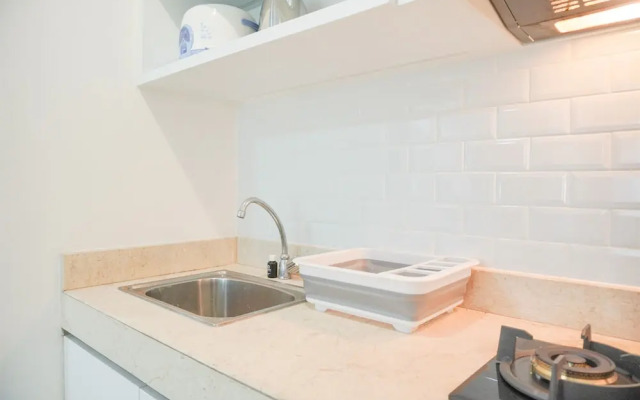 Modern And Homey 2Br At Mt Haryono Square Apartment