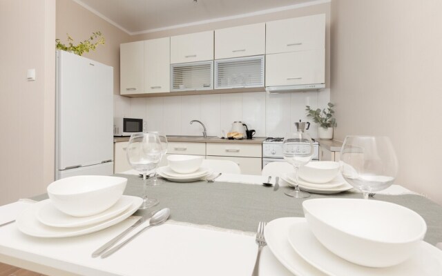 Apartament Miedzynarodowa by Renters