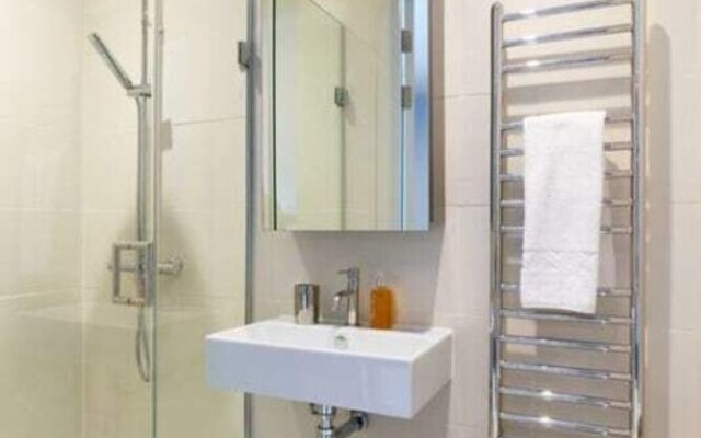 Modern 2bed Apt W/balcony in Kings Cross