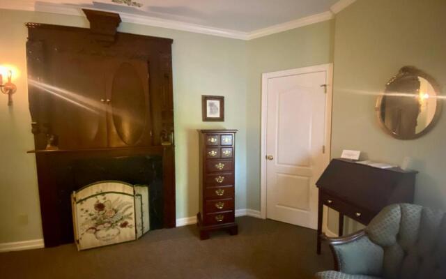 The Cypress Inn Bed & Breakfast