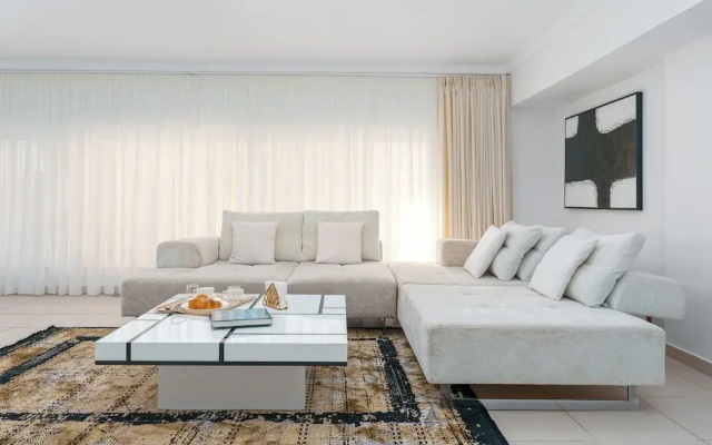 Voula Luxury Modern Living with Garden
