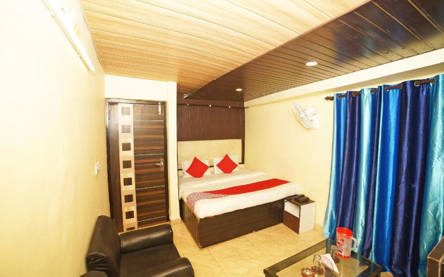 Oyo 8594 Golden Nest