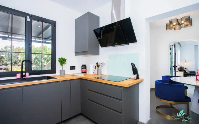 Gorgeous Newly Renovated 4-bedroom Villa!