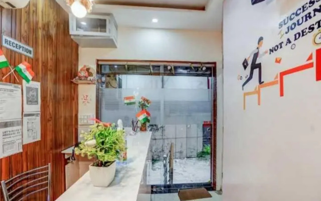 OYO Flagship 70203 Seventy Stay In