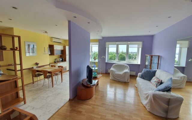 Максимус на Троицкой