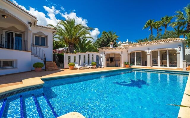 Marvelous 5-bed Villa With Panoramic sea View