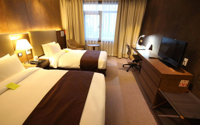 The Central Plaza Hotel