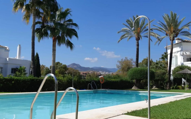 Marbella Holiday & Golf Garden Apartment