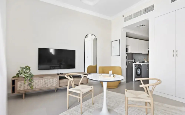Spacious Studio in Art Gardens Gym Pool