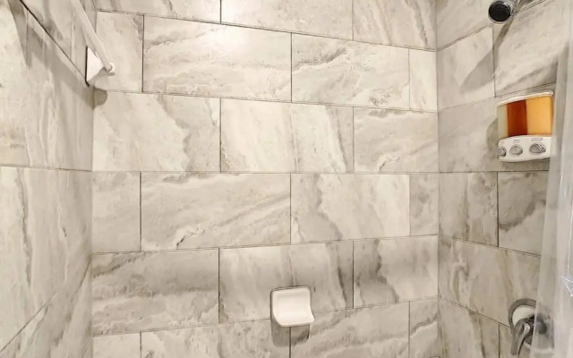 King Bed and Close to Disney