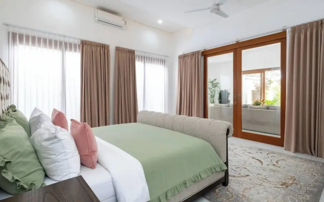 Luxurious Family 6 Br Villa in Seminyak Breakfast Include