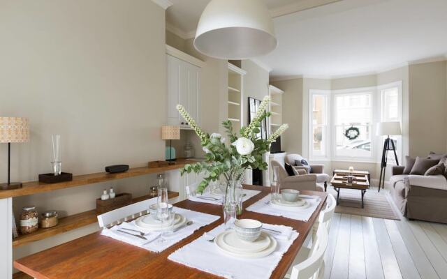 Bright 1BR Modern Home W/terrace in West London