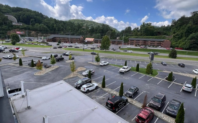Country Inn & Suites by Radisson, Pigeon Forge South, TN