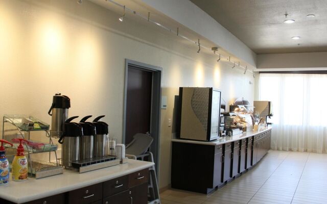 Best Western St. Louis Airport North Hotel & Suites