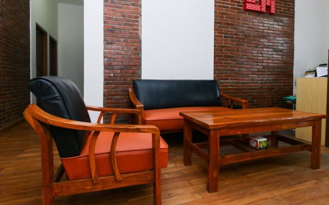Airy Eco Gunungsari Mawar Putih Batu