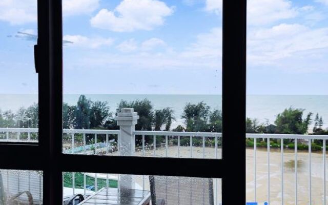 Sunshine Holiday Hotel（Beihai Silver Beach Beach Park）