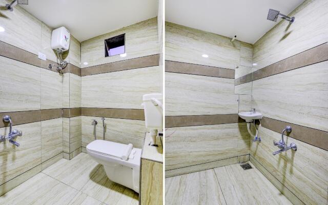 OYO Flagship 71075 HOTEL NIK PALACE