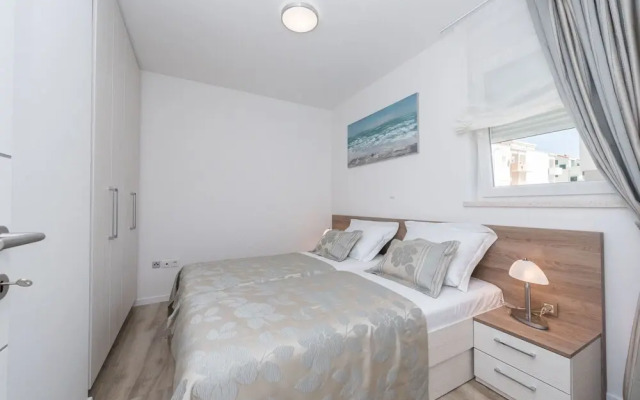 Apartments with Pool Villa Zora
