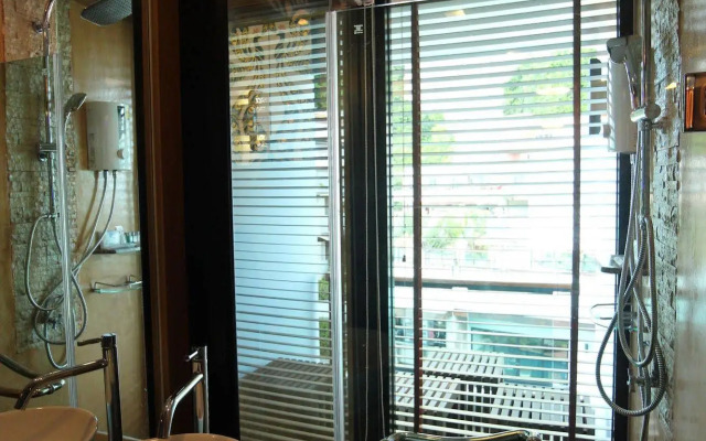 Phi Phi Nice Beach Hotel Hip