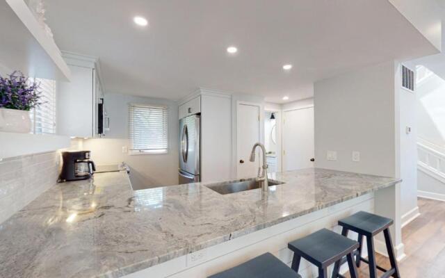 7621 Huntington Villas