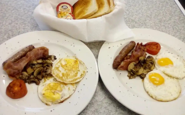 Ocean Breeze Economy Suites