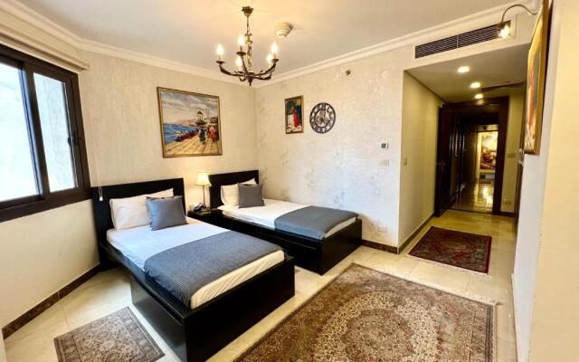 Luxury hotel apartment with pools in front AUC