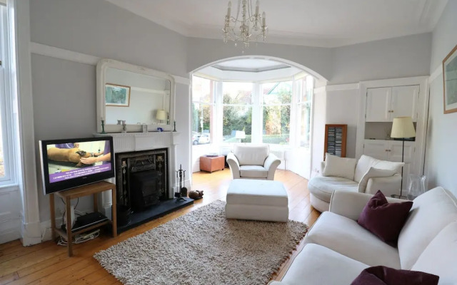 Period Deco flat in west end