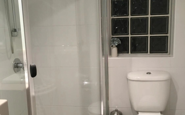 South Brisbane two beds two baths one parking