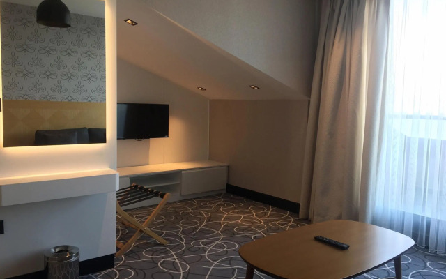 Four-G Hotel