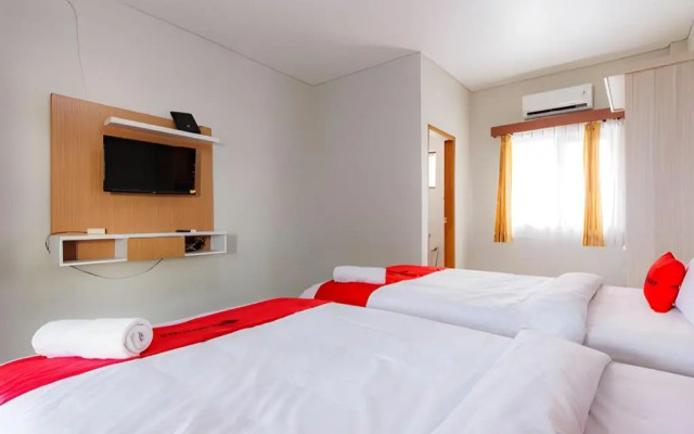 RedDoorz near Taman Rekreasi Selecta