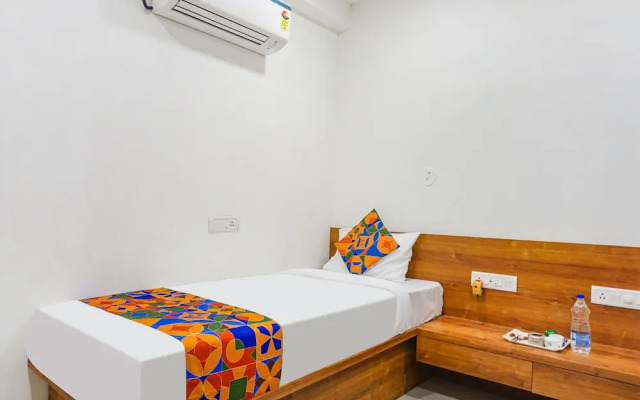 Fabhotel Royal Palace Inn