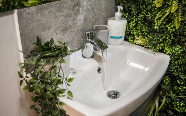 Derby's Beach Suites by Sasco Apartments