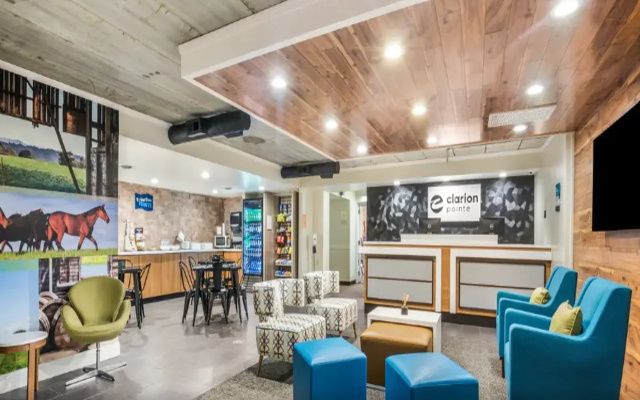 Clarion Pointe Richmond North near University