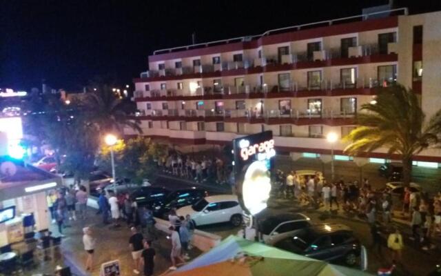 Beach Oura and Bars