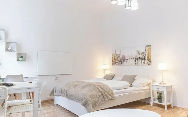 1BR Apt Near Westbahnhof Station