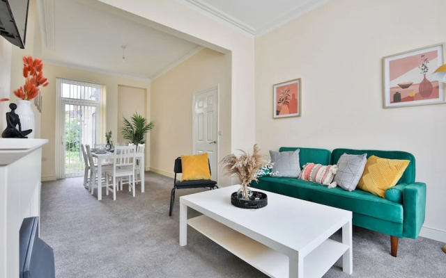 Tranquil 3-bed Home in Cardiff