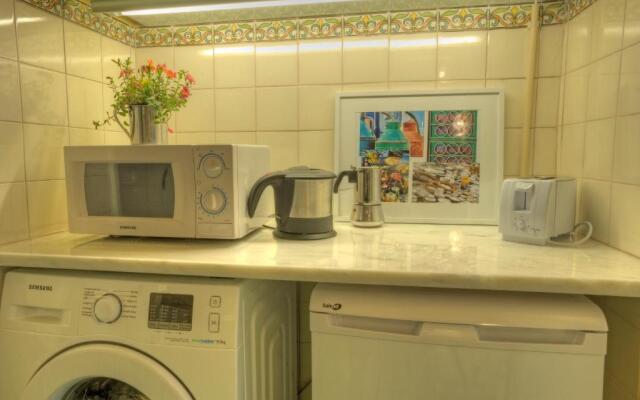 Stay local in Alfama! Alice central home, near river