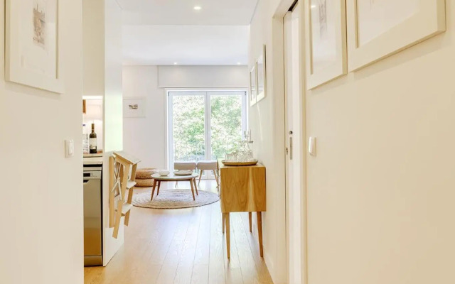 Wood Premium Downtown Apartment by DA'HOME