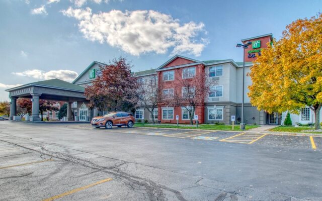 Holiday Inn Express Hotel & Suites Oshkosh Stateroute 41