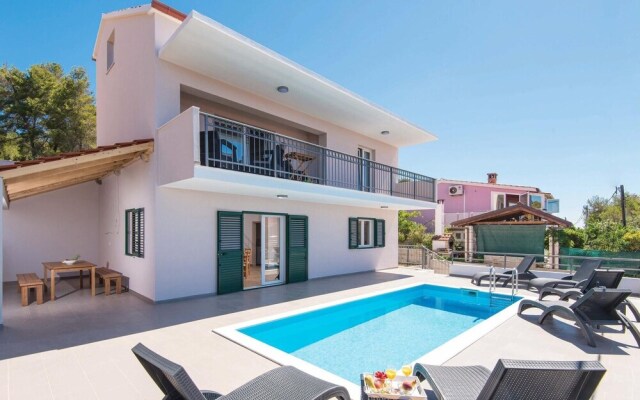 Stunning Home in Nova With Wifi and 3 Bedrooms