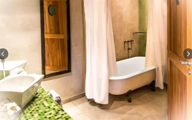 Lirolay Suites