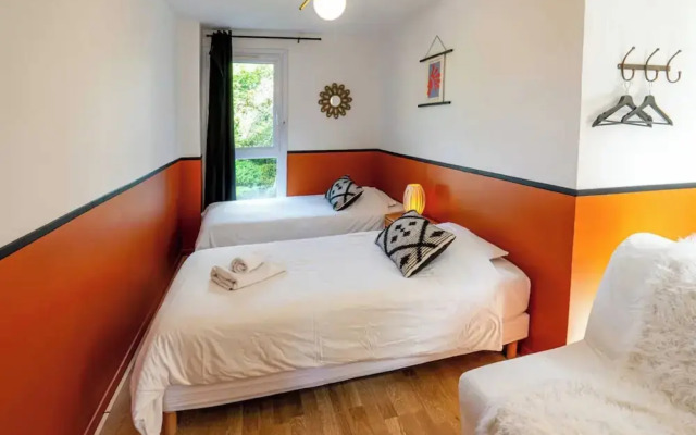 Elegant Triplex With Private Parking-2br/4p-honfleur
