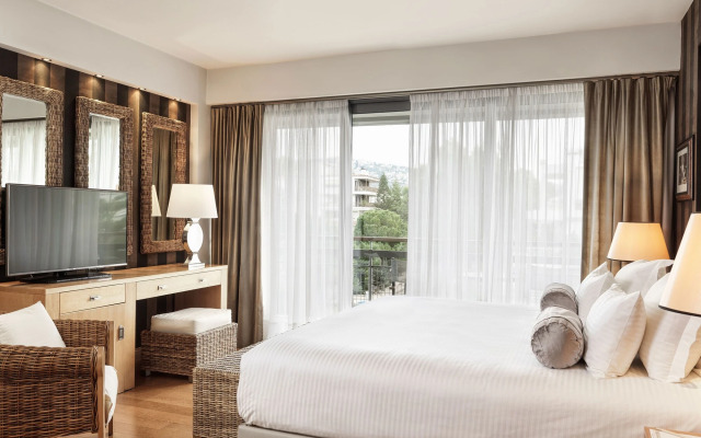 Sea View Cityscape Hotel